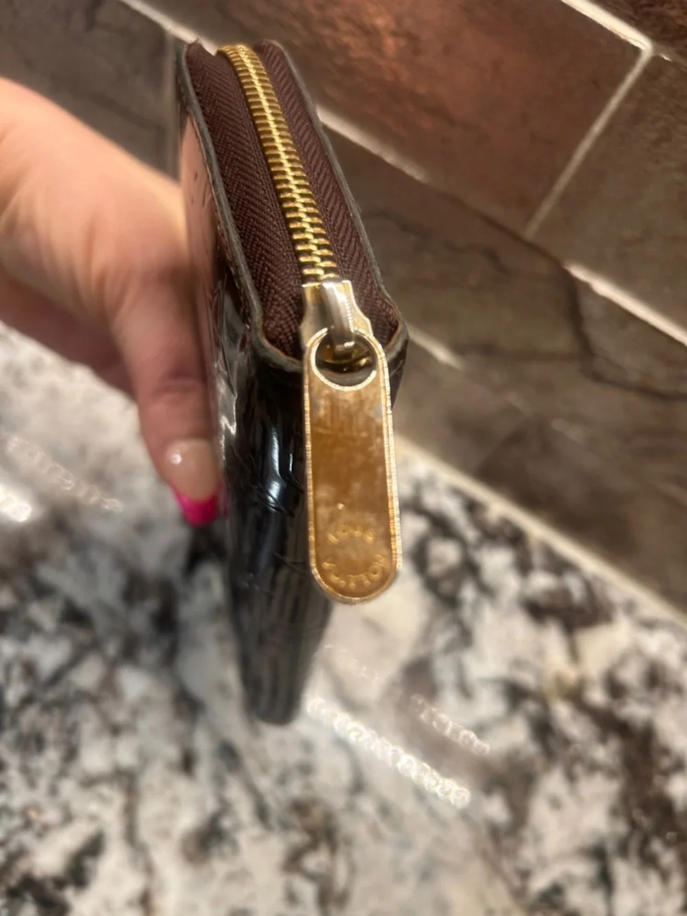 Louis Vuitton Vernis Zip Wallet in Dark Burgundy EUC with dust bag and COA - Picture 3 of 16